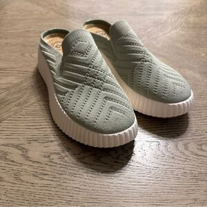 White Mountain Womens Dyno Taupe Slip-On Sneakers Shoes 9.5